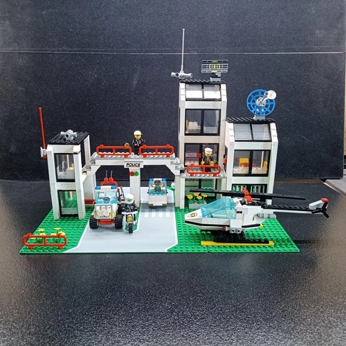 Lego system central precinct - central,